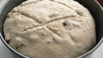 ржаной хлеб с клюквой и грецким орехом