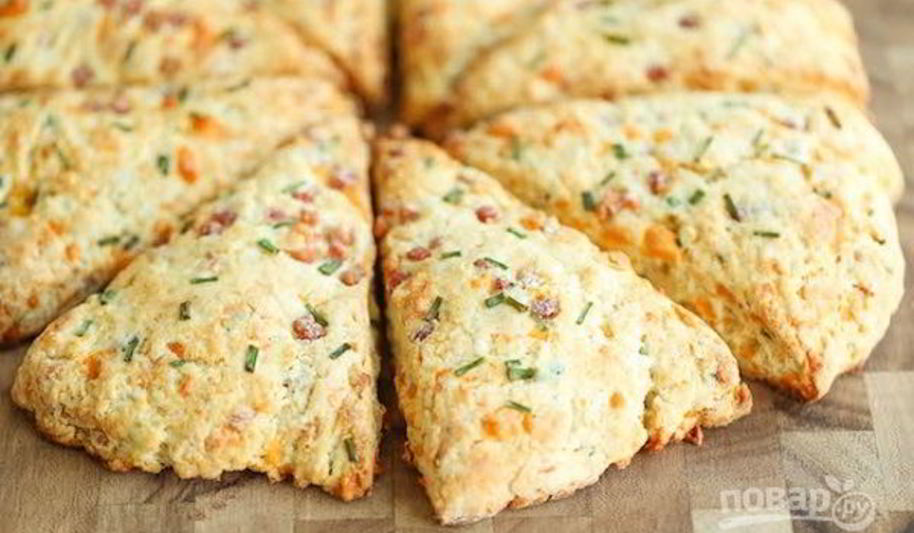 Рецепт сконов с колбасой и сыром