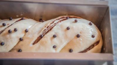 сладкий хлеб на сыворотке с молочным шоколадом