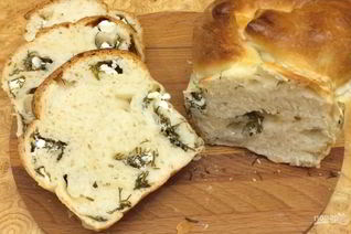 Воздушный хлеб с брынзой и зеленью