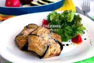 Конвертики из баклажана с моцареллой, томатом и цукини