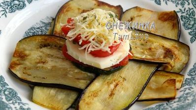 конвертики из баклажана с моцареллой, томатом и цукини