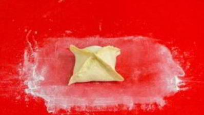 конвертики из слоеного теста с фаршированными абрикосами