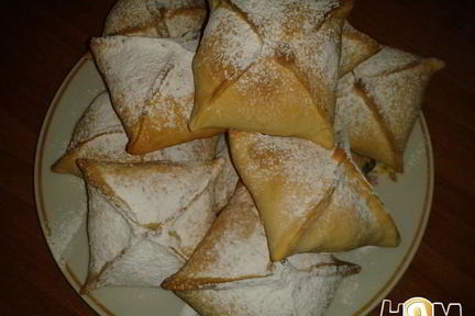 Конвертики из слоеного теста с яблоками