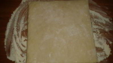 конвертики из слоеного теста с яблоками