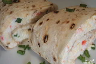 Лаваш с крабовыми палочками и чесноком