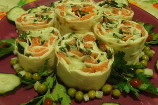 Лаваш с красной рыбой и плавленым сыром