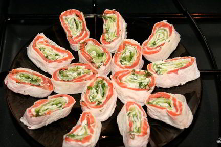 Лаваш с рыбой и огурцом