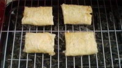 лаваш с сыром и помидорами на костре