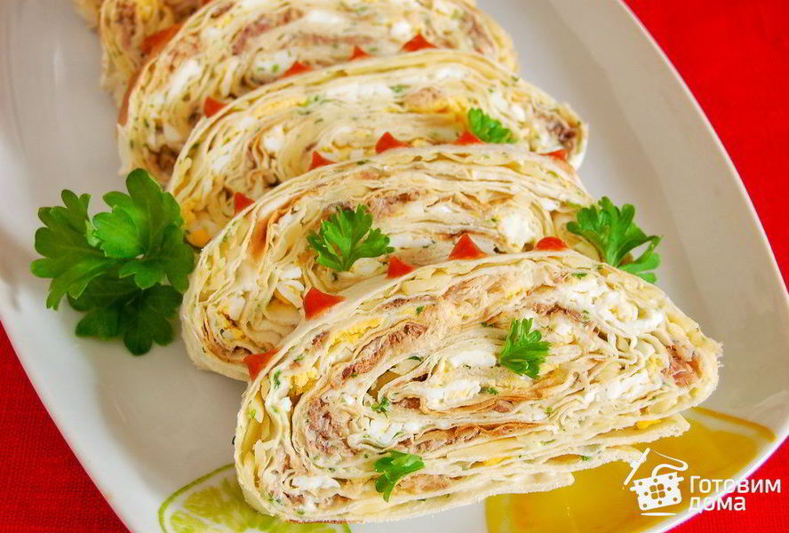 Рыбка в лаваше с сыром, чесноком и зеленью