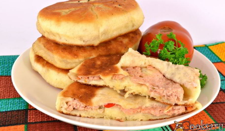 Рецепт дрожжевых лепешек с мясом на сковороде