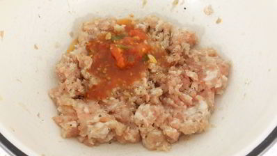 дрожжевые лепешки с мясом на сковороде