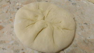 дрожжевые лепешки с мясом на сковороде