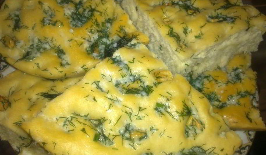 Рецепт фокаччи чесночной с чесночным соусом