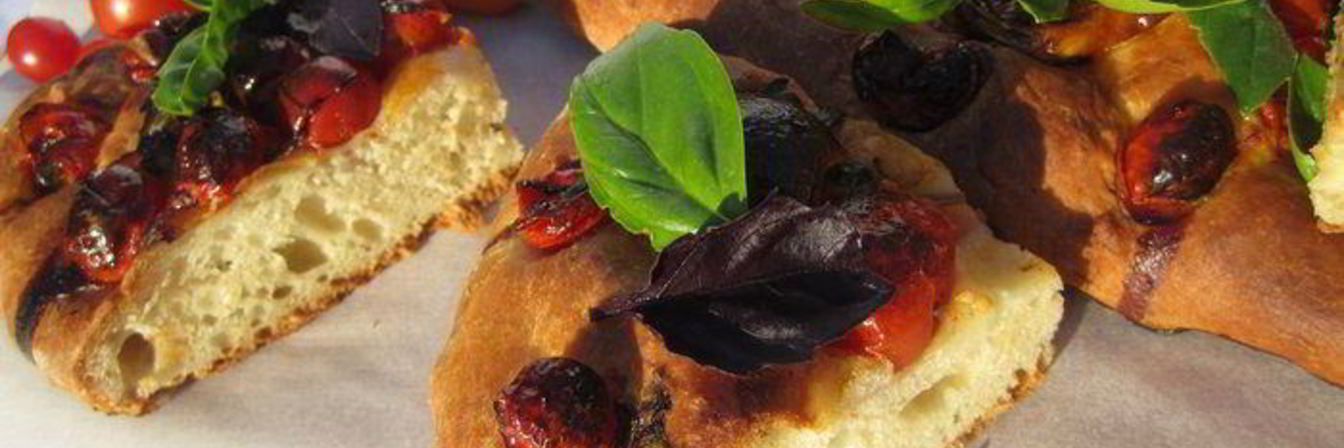 Фокачча с ароматными томатами