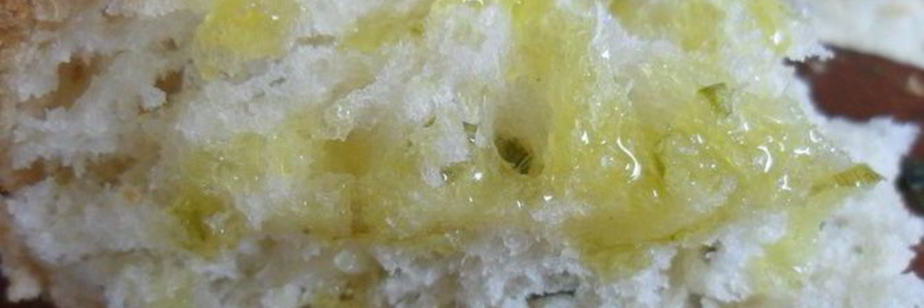 Фокачча с зеленью и чесноком