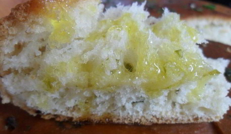 Рецепт фокаччи с зеленью и чесноком