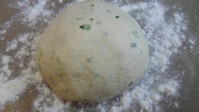 фокачча с зеленью и чесноком