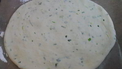 фокачча с зеленью и чесноком