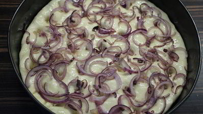 фокачча с жареным луком и розмарином