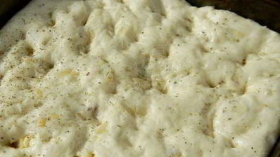 фокачча с жареным луком и сыром