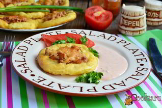 Картофельные лепешки с куриным фаршем и сыром