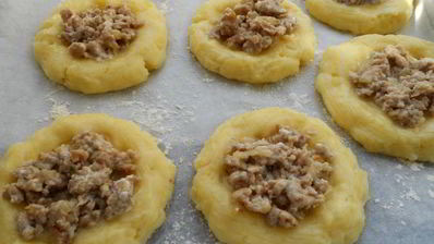 картофельные лепешки с куриным фаршем и сыром