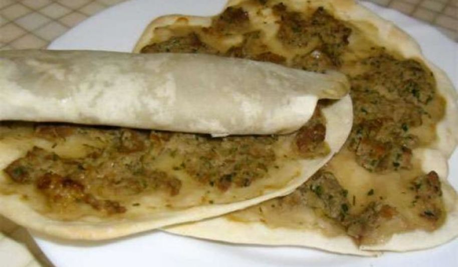 Рецепт ламаджо — армянских хрустящих лепешек прослоенных мясным фаршем