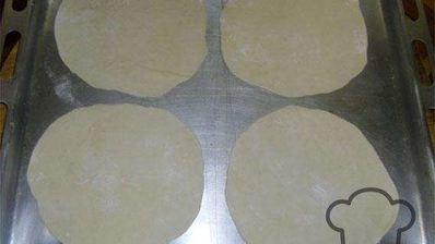 ламаджо — армянские хрустящие лепешки прослоенные мясным фаршем