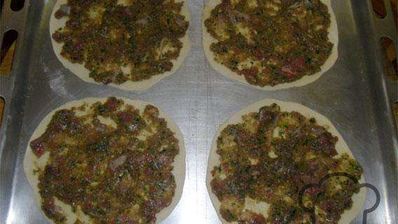 ламаджо — армянские хрустящие лепешки прослоенные мясным фаршем