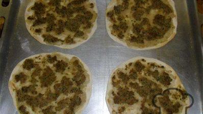 ламаджо — армянские хрустящие лепешки прослоенные мясным фаршем