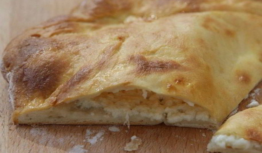 Рецепт лепешки с моцареллой, фетой и орегано