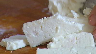 лепешка с моцареллой, фетой и орегано