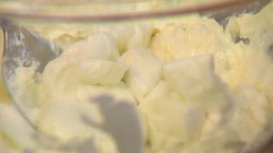 лепешка с моцареллой, фетой и орегано