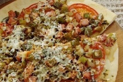 Лепешка с овощами и ветчиной