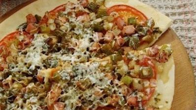 лепешка с овощами и ветчиной