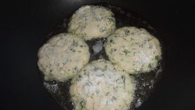 лепешки из брынзы с зеленью