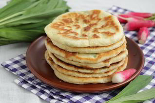 Лепешки с черемшой и адыгейским сыром