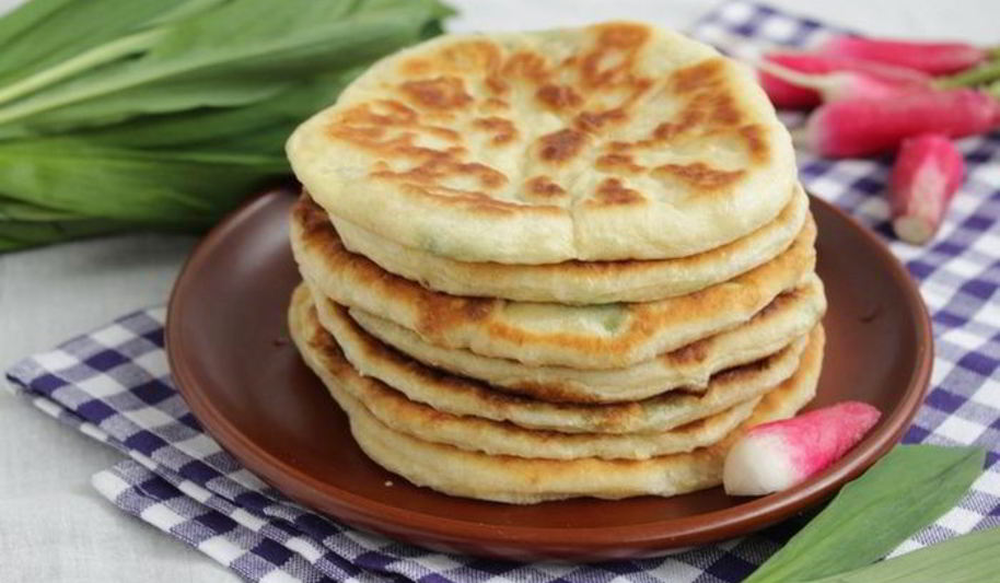 Рецепт лепешек с черемшой и адыгейским сыром