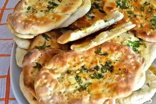 Лепешки с чесноком и зеленью