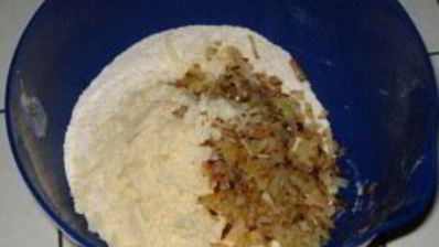 лепешки с луком и сыром