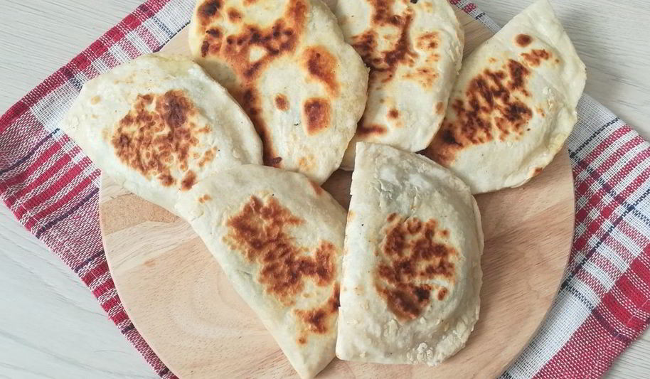 Рецепт лепешек с начинкой из сыра и шпината