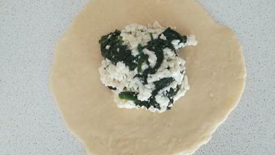 лепешки с начинкой из сыра и шпината