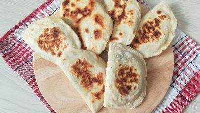 лепешки с начинкой из сыра и шпината