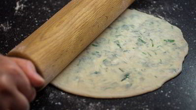 лепешки с сыром, чесноком и зеленью