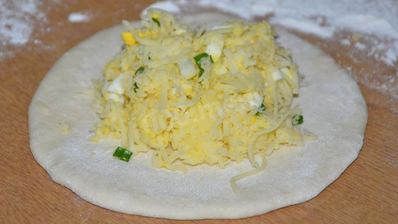 лепешки с зеленым луком и моцареллой