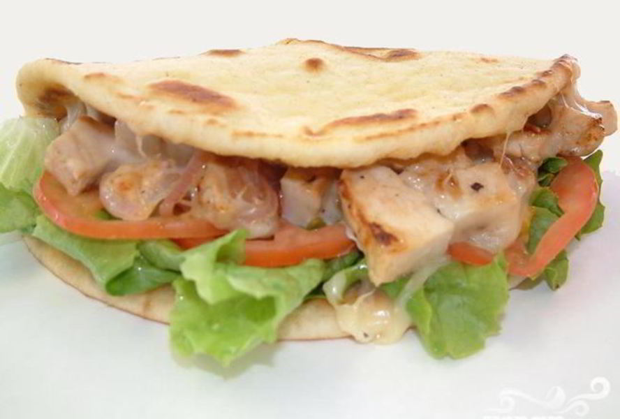 Пита с курицей и дзадзики