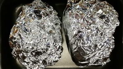 цельнозерновая лепешка с тунцом, креветками и перечным соусом