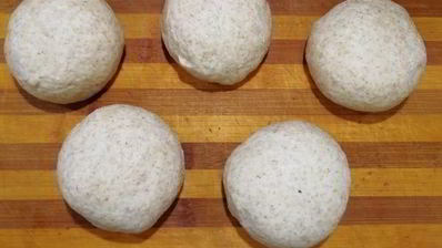 цельнозерновая лепешка с тунцом, креветками и перечным соусом