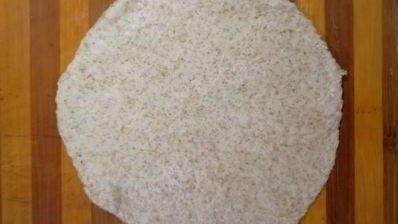 цельнозерновая лепешка с тунцом, креветками и перечным соусом